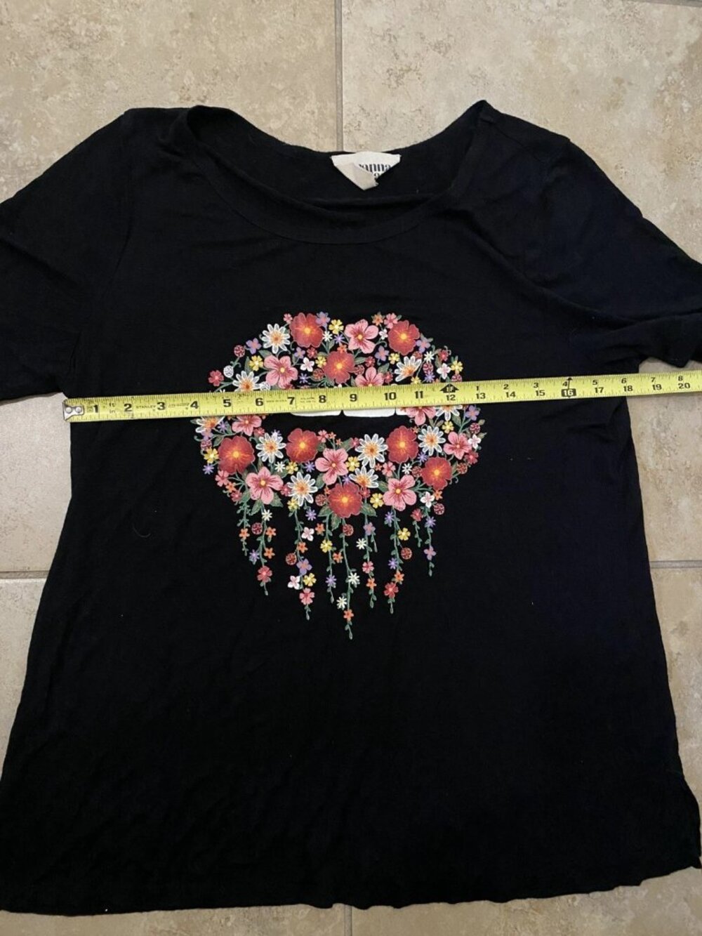 Savanna Jane Black Floral Lips Graphic Tee Short Sleeve Sz M Medium - Picture 7 of 14